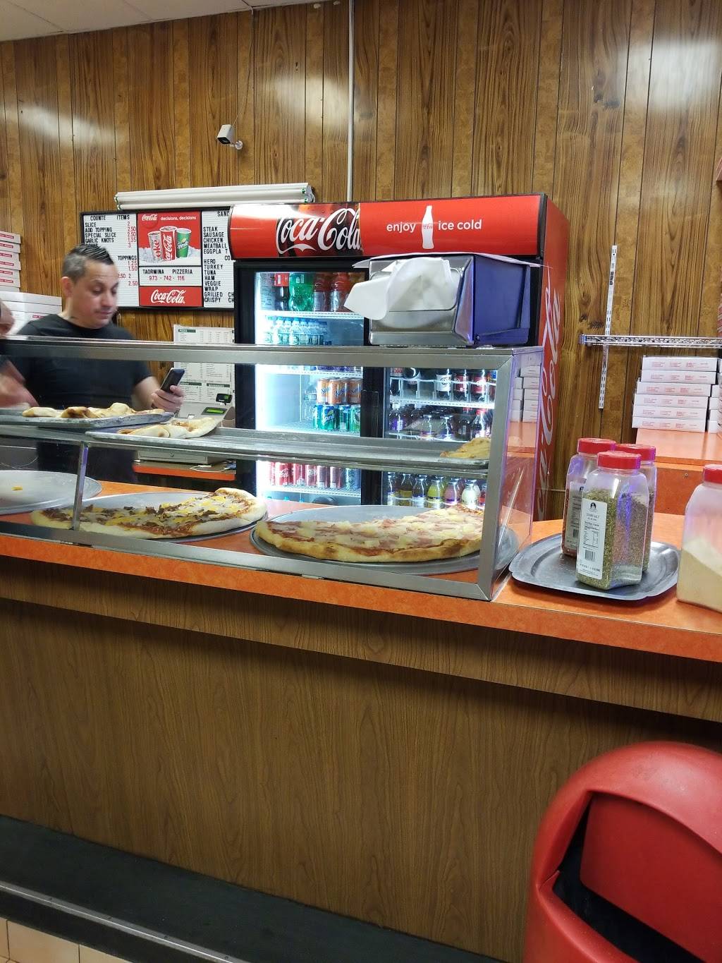 Taormina | restaurant | 301 Madison Ave, Paterson, NJ 07524, USA | 9737421163 OR +1 973-742-1163