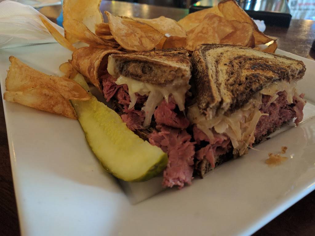 P.J. McIntyres Irish Pub | restaurant | 17119 Lorain Ave, Cleveland, OH 44111, USA | 2169419311 OR +1 216-941-9311