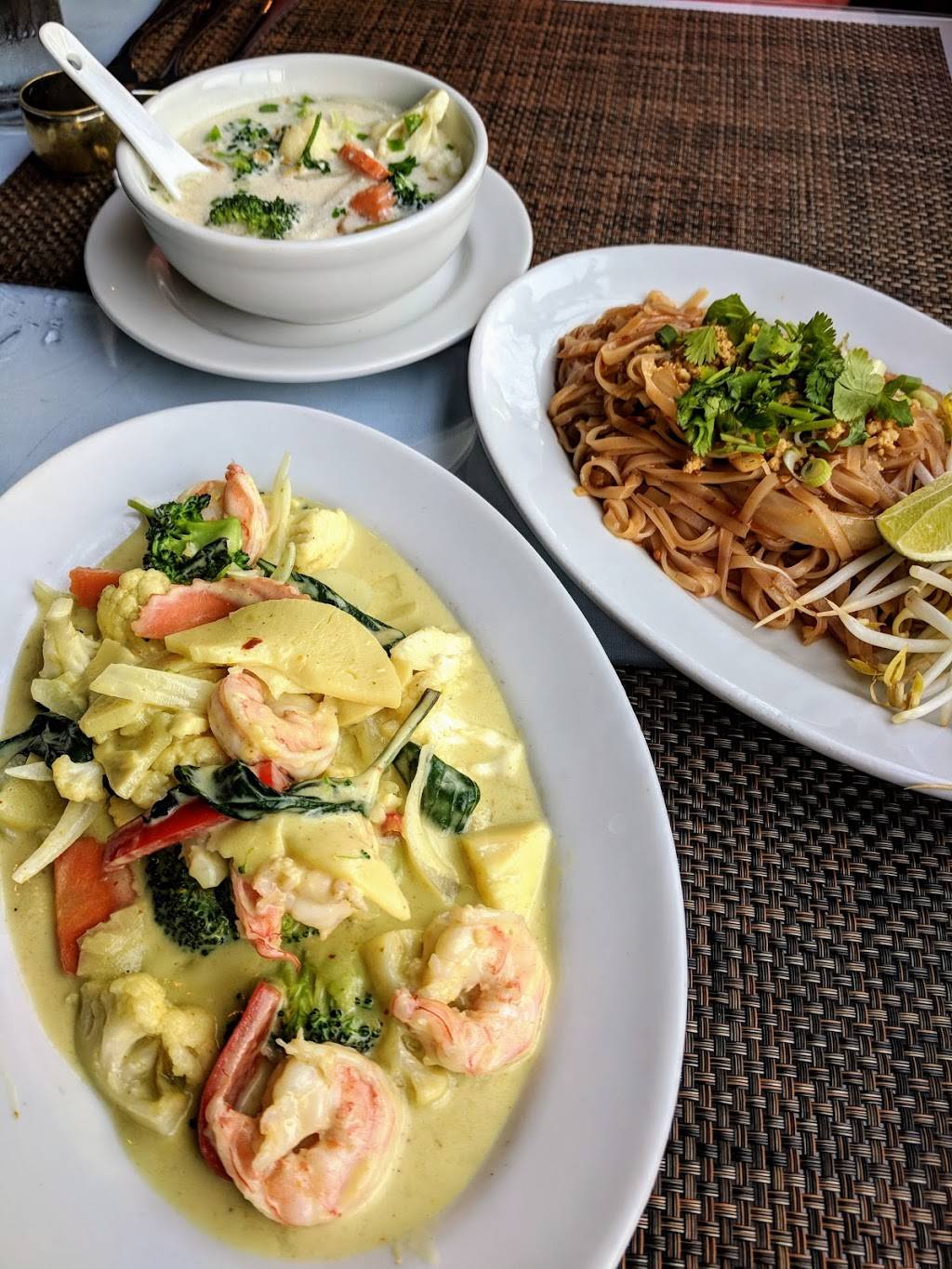 Sukhothai Restaurant | meal takeaway | 398 Harrisburg Ave #450, Lancaster, PA 17603, USA | 7175179422 OR +1 717-517-9422