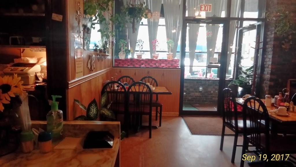 Town & Country Restaurant | restaurant | 17 N Ayer St, Harvard, IL 60033, USA | 8159436606 OR +1 815-943-6606