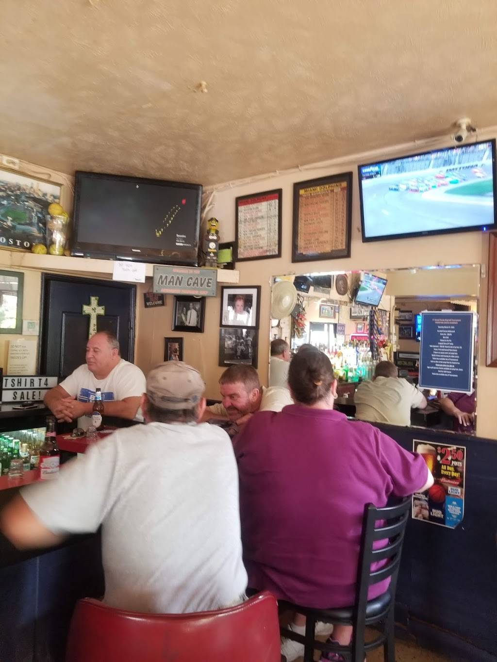 Wayside Inn | restaurant | 38 NE 1st Ave, Dania Beach, FL 33004, USA | 9549222411 OR +1 954-922-2411