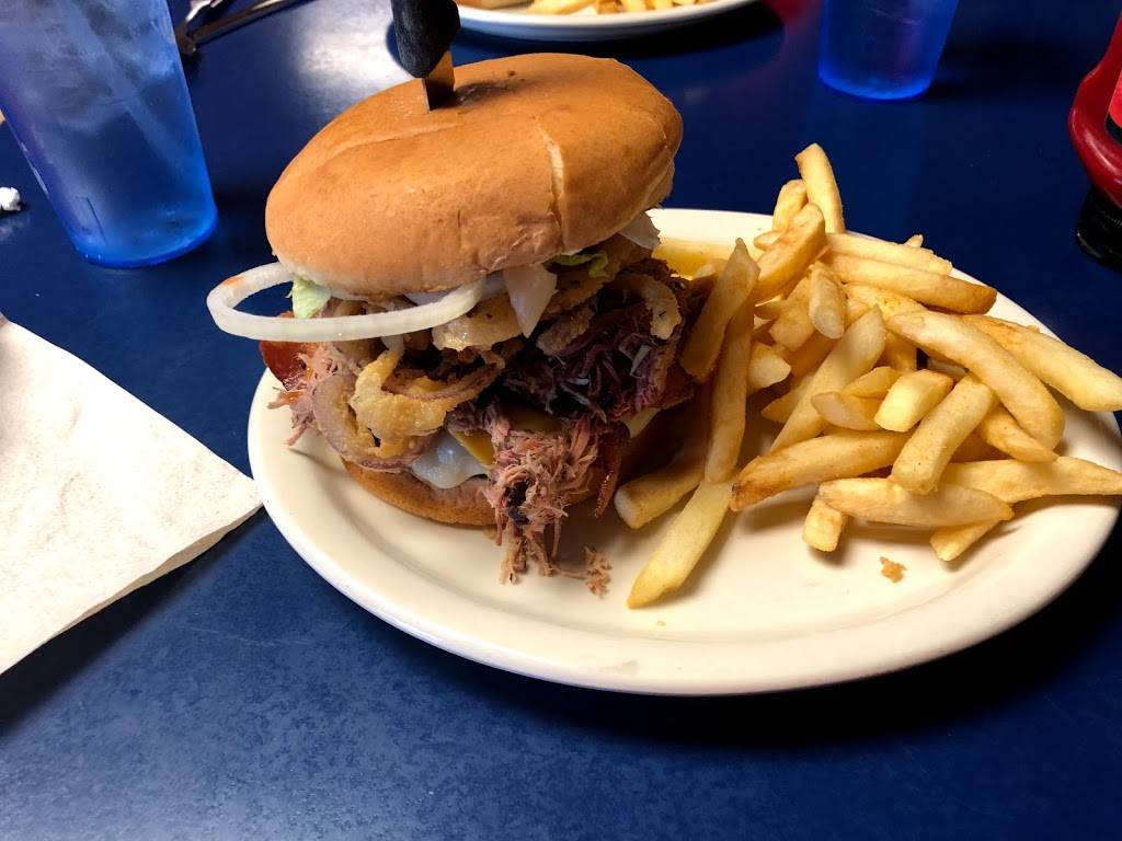 The Woodshed Restaurant | restaurant | 2593 Cosby Hwy, Newport, TN 37821, USA | 4235327297 OR +1 423-532-7297