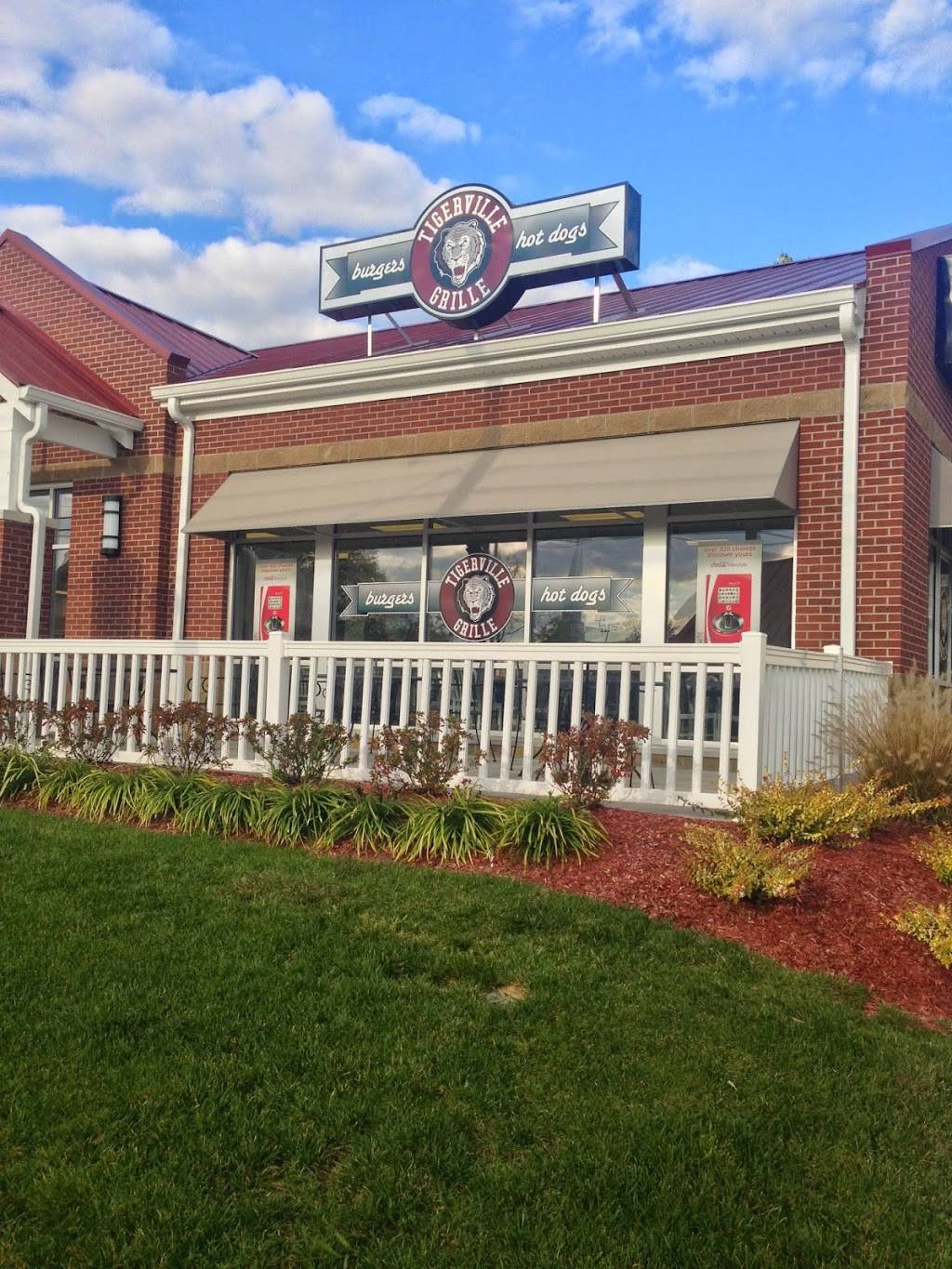 Tigerville Grille | restaurant | 314 N Columbia Ave, Campbellsville, KY 42718, USA | 2707895117 OR +1 270-789-5117