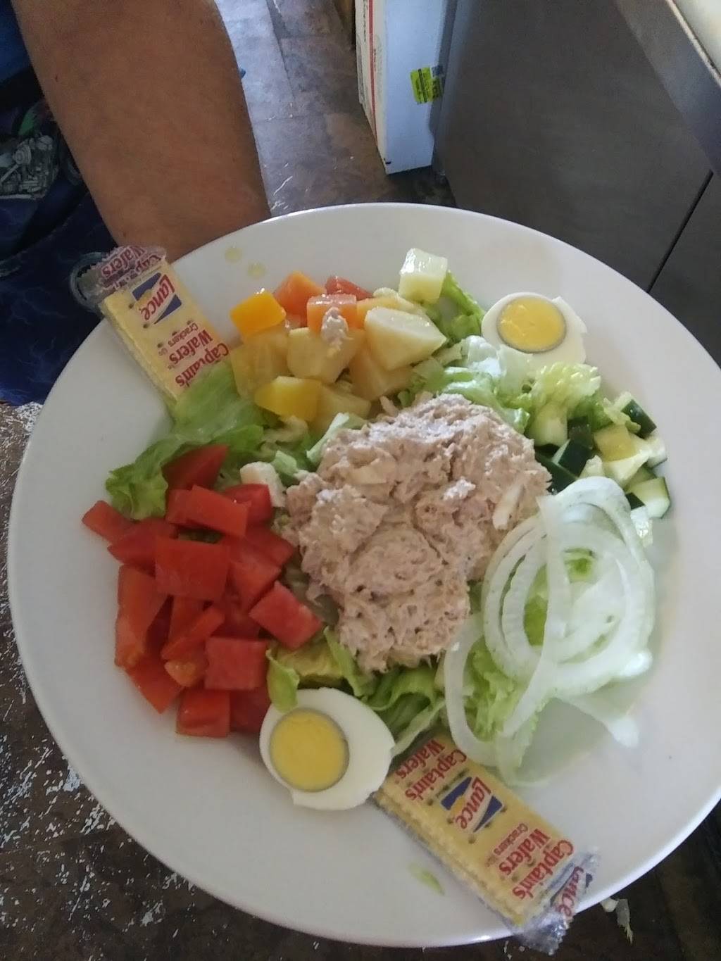 Pineapple Sams | restaurant | 18801-18999 SE 13th Ln, Silver Springs, FL 34488, USA | 3522894851 OR +1 352-289-4851