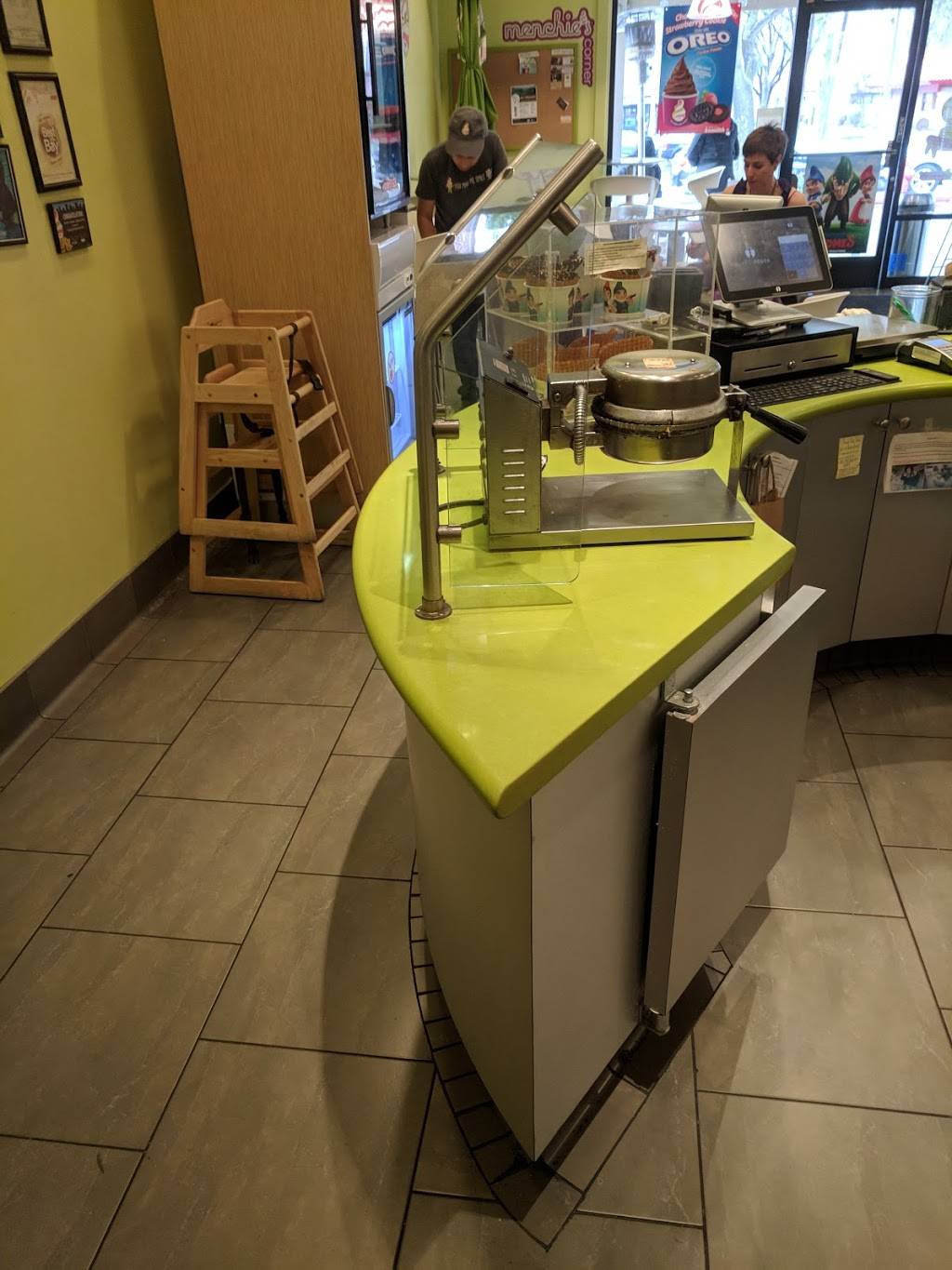 Menchies Frozen Yogurt | bakery | 973 E Stanley Blvd, Livermore, CA 94550, USA | 9254473300 OR +1 925-447-3300