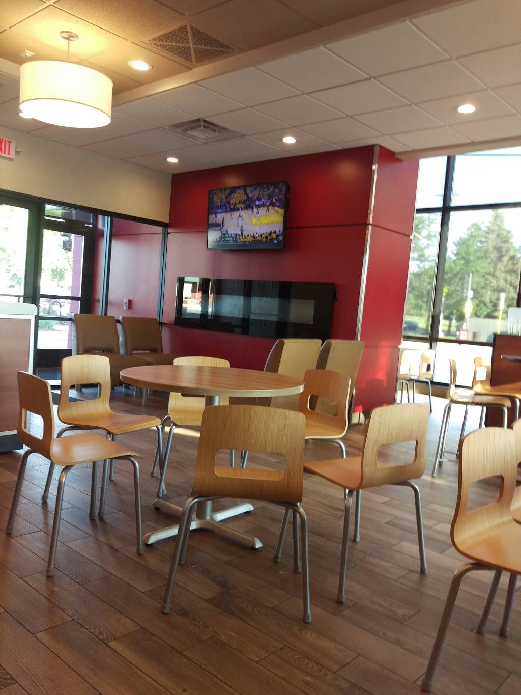 Wendys | restaurant | 2570 Dempster Street, Des Plaines, IL 60016, USA | 8478272849 OR +1 847-827-2849