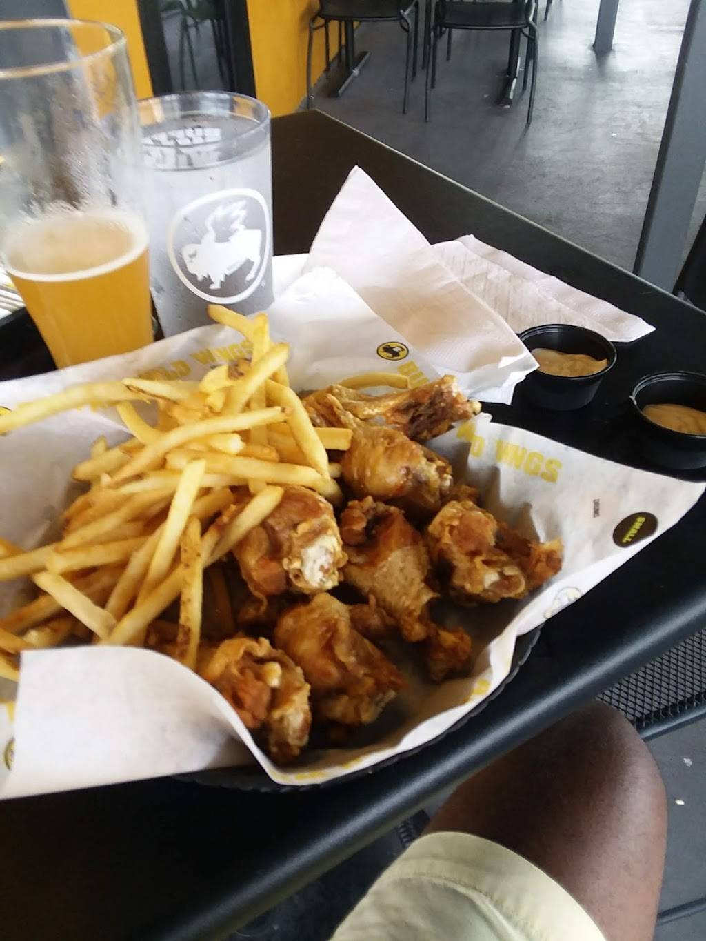 Buffalo Wild Wings | meal takeaway | 4576 Okeechobee Blvd, West Palm Beach, FL 33417, USA | 5616872999 OR +1 561-687-2999