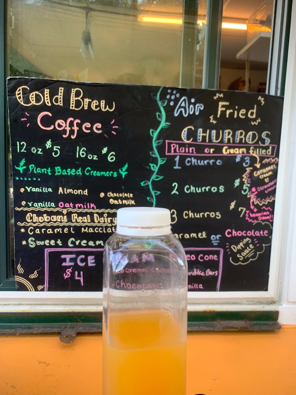 Herb-N-Juice | cafe | 3158 N Lakefront Trl, Chicago, IL 60657, USA | 7738990446 OR +1 773-899-0446