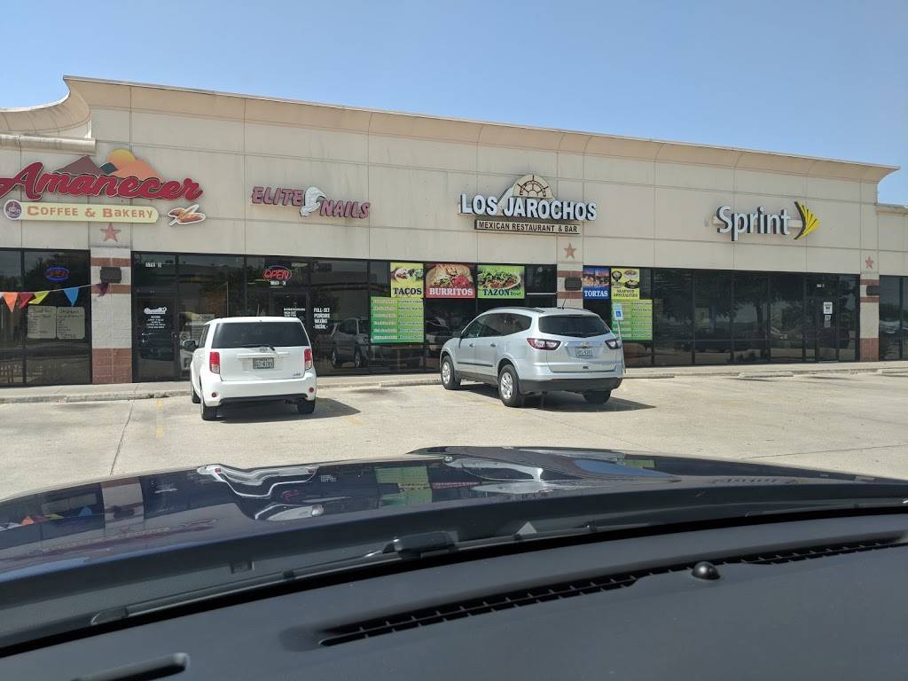 El Jarocho | restaurant | 13609 N Interstate Hwy 35, Austin, TX 78753, USA | 5123835001 OR +1 512-383-5001