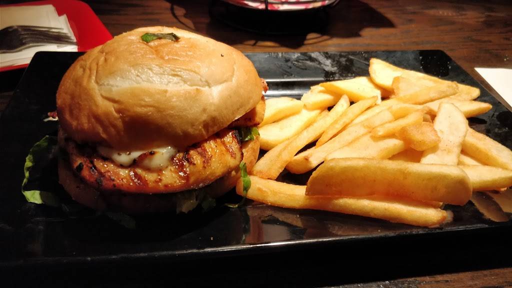 Red Robin Gourmet Burgers and Brews | restaurant | 8657 W 135th St, Overland Park, KS 66223, USA | 9132390926 OR +1 913-239-0926