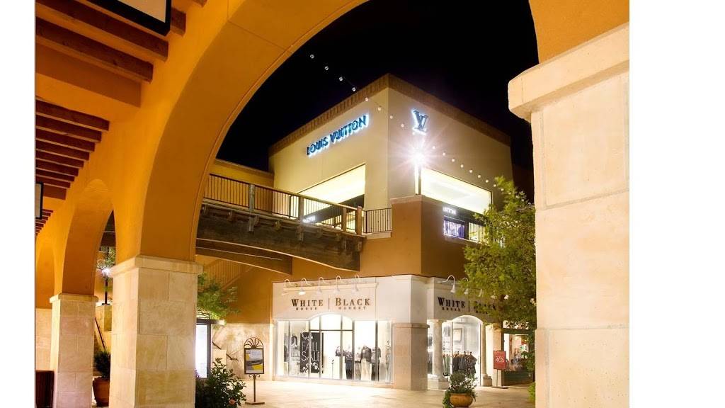 La Encantada | shopping mall | 2905 E Skyline Dr, Tucson, AZ 85718, USA | 5202993566 OR +1 520-299-3566