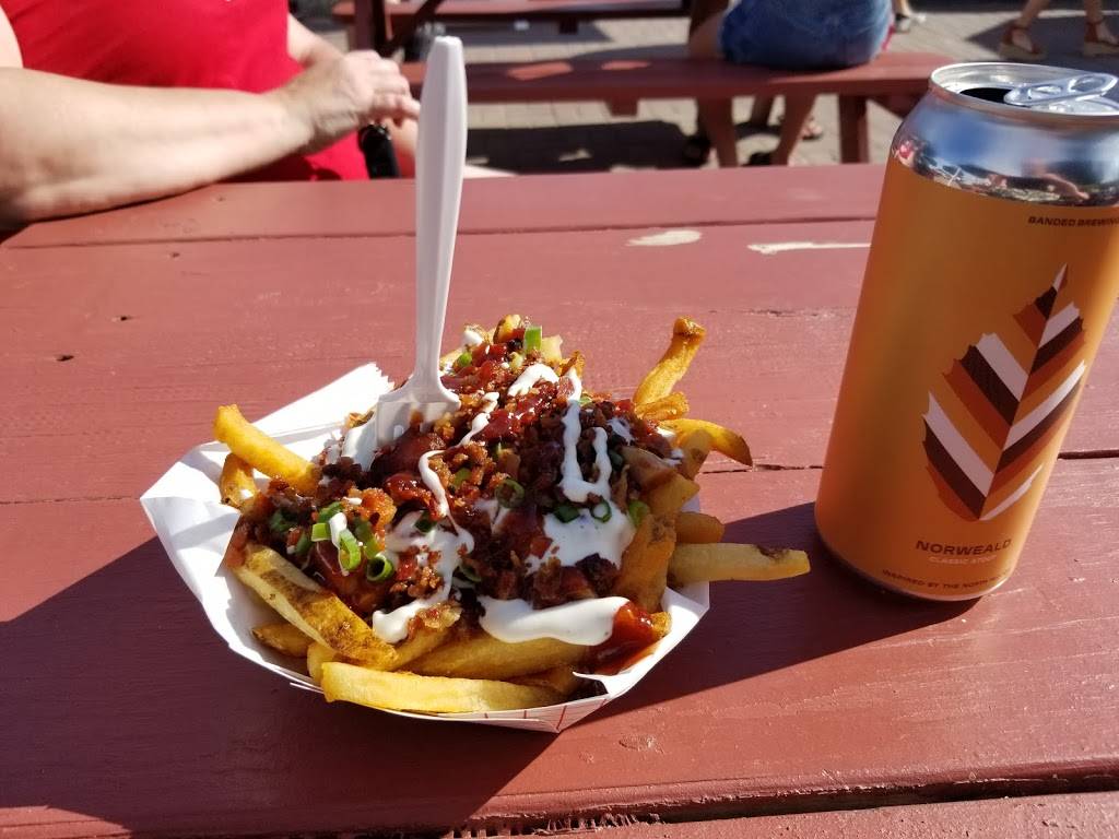 Congdons After Dark Food Truck Park | restaurant | 1100 Post Rd, Wells, ME 04090, USA | 2076464219 OR +1 207-646-4219