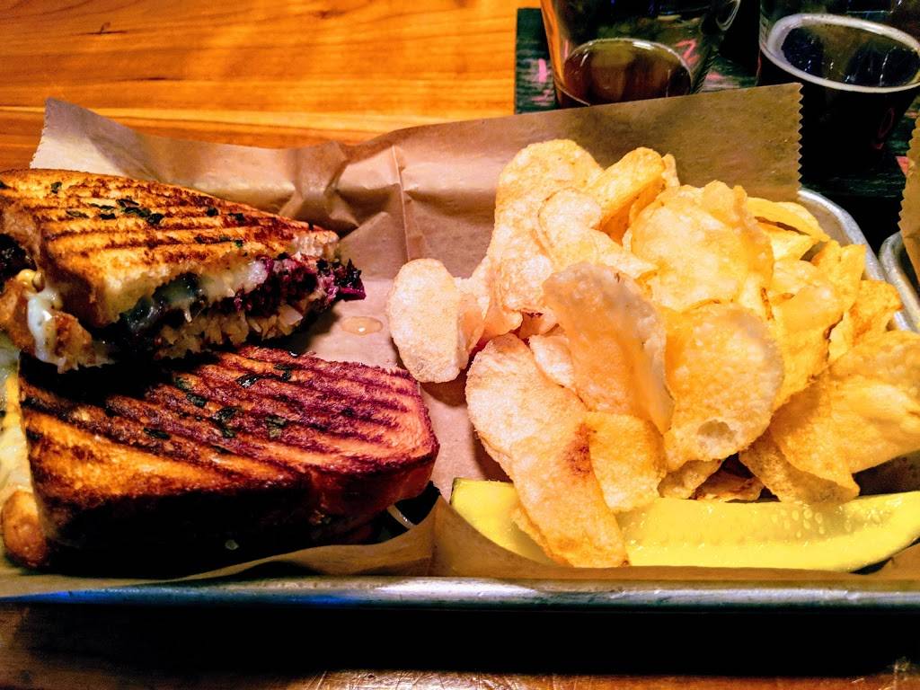 Earth Eagle Brewings | restaurant | 165 High St, Portsmouth, NH 03801, USA | 6035022244 OR +1 603-502-2244