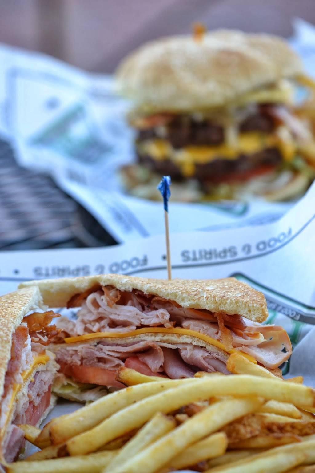 Henry Hudsons | restaurant | 1 Remington Pl, Oklahoma City, OK 73111, USA | 4054253225 OR +1 405-425-3225