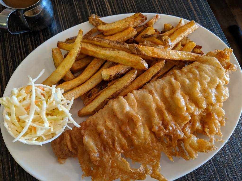 Fish & Sips | restaurant | 206 Hurontario St, Collingwood, ON L9Y 2M2, Canada | 7052937477 OR +1 705-293-7477