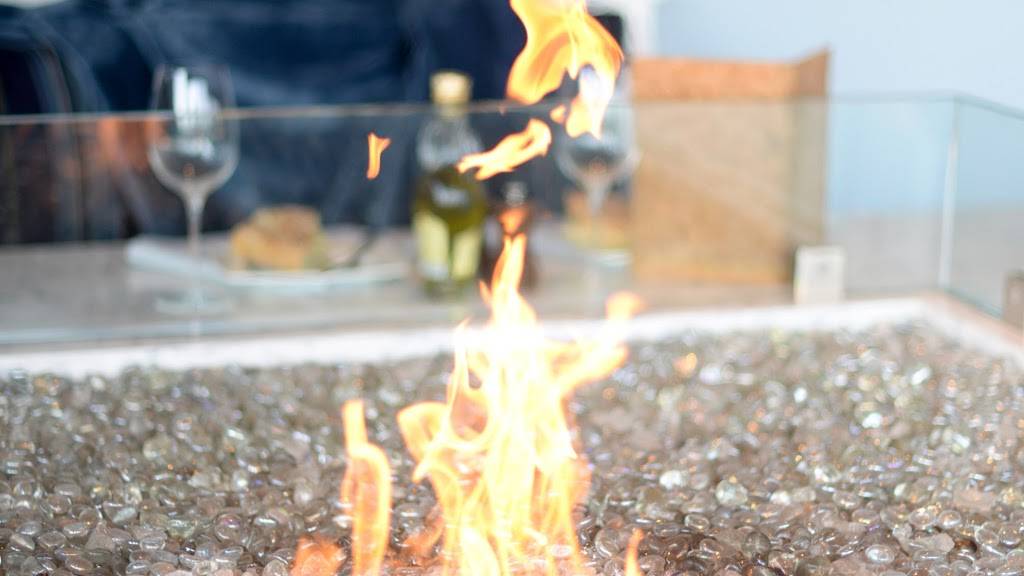 Tinos Kitchen + Bar | restaurant | 325 Lafayette Rd, Hampton, NH 03842, USA | 6039265489 OR +1 603-926-5489