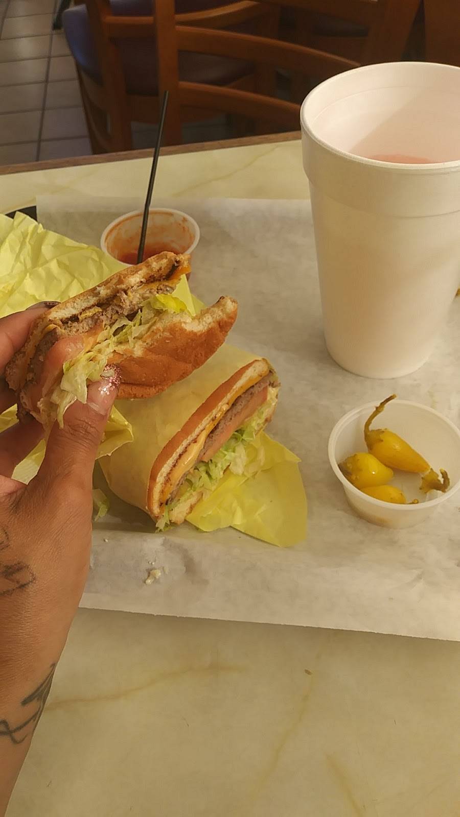 Phils Charbroiled Burgers | restaurant | 835 E 3rd St, San Bernardino, CA 92410, USA | 9098840564 OR +1 909-884-0564