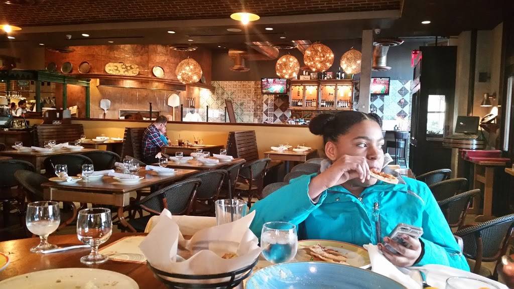 Fiorellas Italian Kitchen | restaurant | 152 National Plaza, Oxon Hill, MD 20745, USA | 3018391811 OR +1 301-839-1811