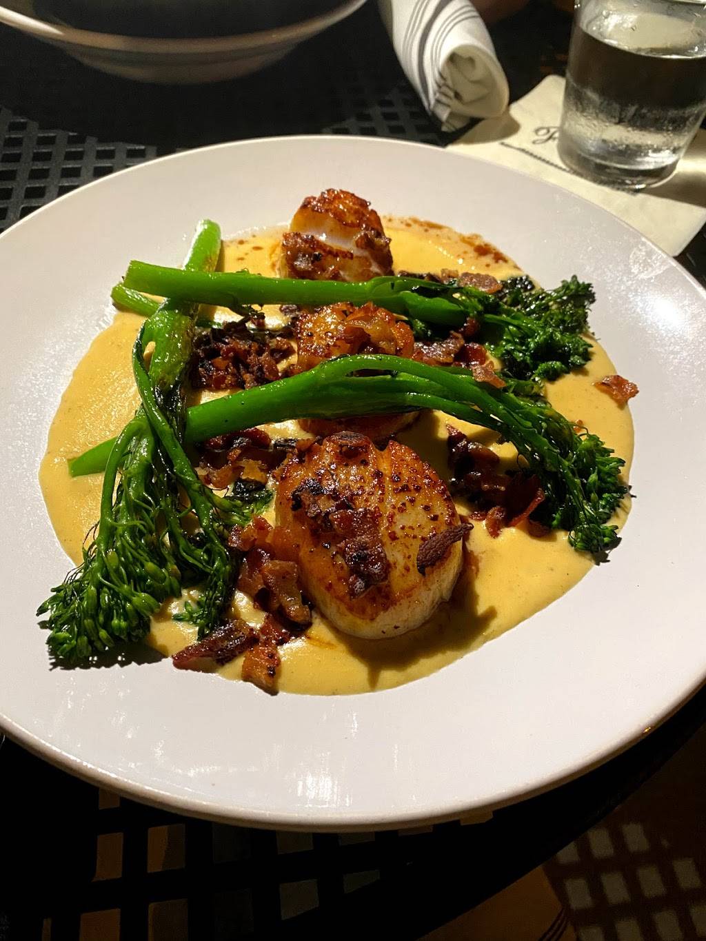 Franklin Social | restaurant | 292 Barrow St, Jersey City, NJ 07302, USA | 2014131300 OR +1 201-413-1300