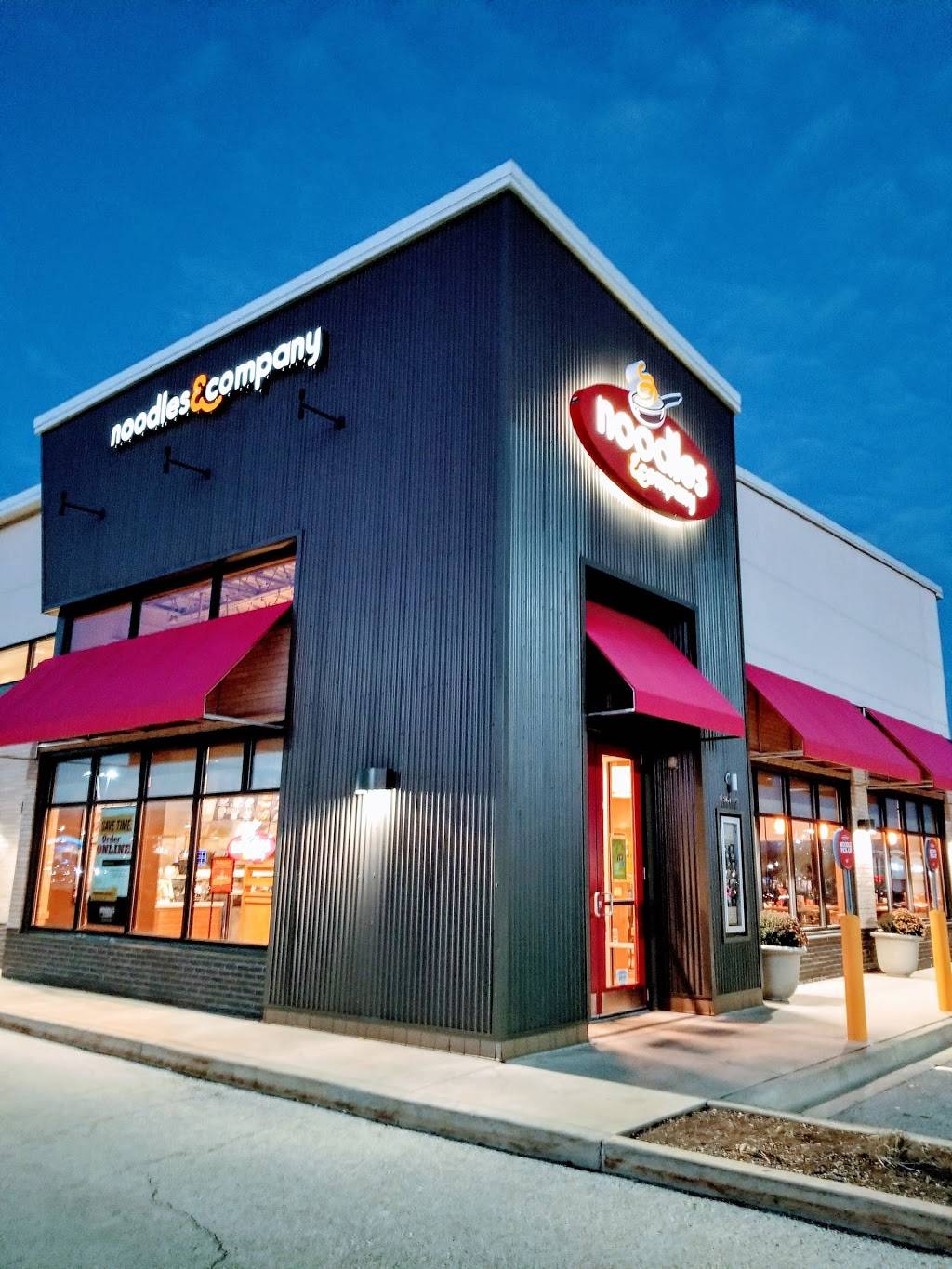 Noodles and Company | restaurant | 700 N Milwaukee Ave, Vernon Hills, IL 60061, USA | 8478163910 OR +1 847-816-3910