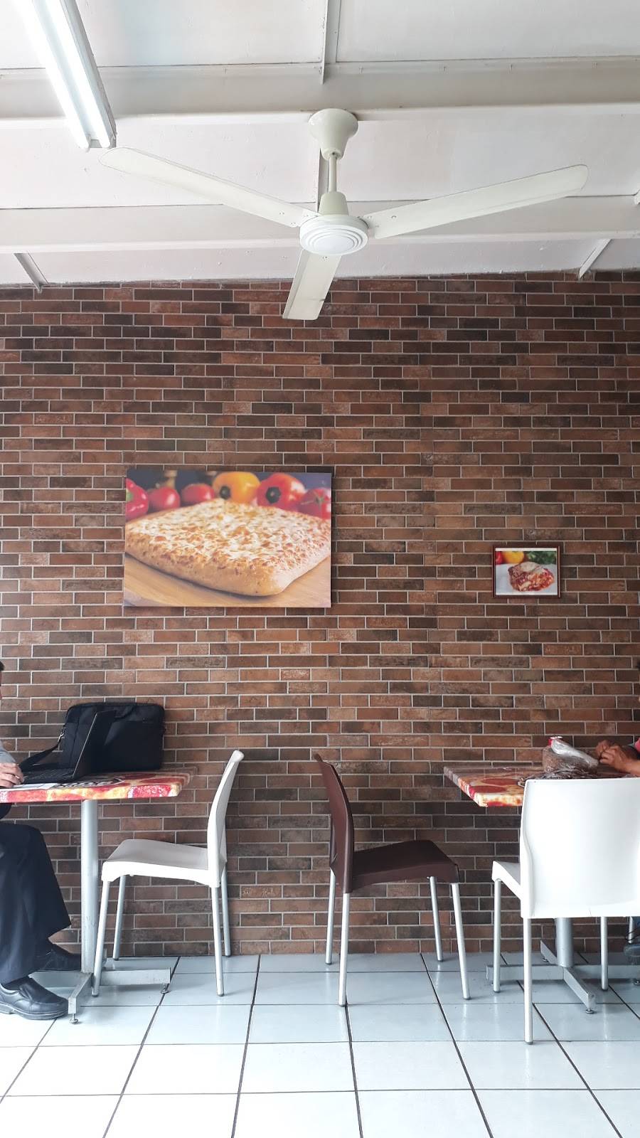 Jhons Pizza | restaurant | Blvd. Lic. Héctor Terán Terán 2619, Jardin Dorado, 22200 Tijuana, B.C., Mexico | 016647010533 OR +52 664 701 0533