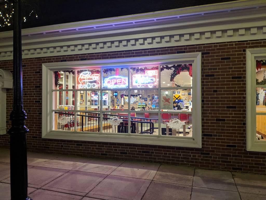 2Toots Train Whistle Grill | restaurant | 450 N Main St, Glen Ellyn, IL 60137, USA | 6308584300 OR +1 630-858-4300