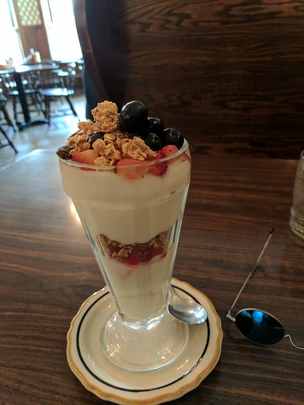 Country Kitchen | restaurant | 446 Central Ave, Highland Park, IL 60035, USA | 8474327500 OR +1 847-432-7500