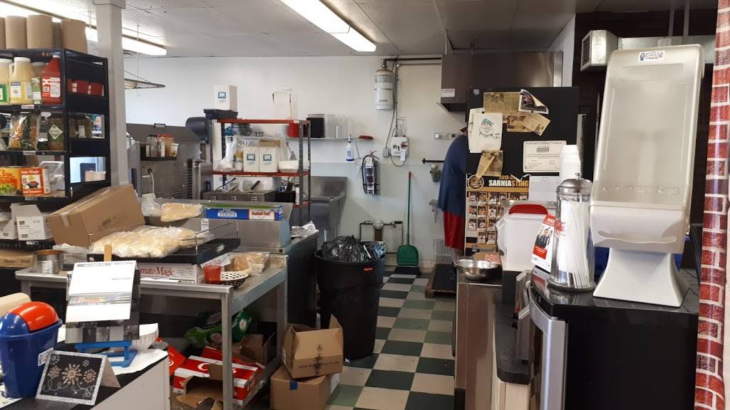 Philly Cheese Jakes | restaurant | 988 Confederation St, Sarnia, ON N7S 1A1, Canada | 5194915797 OR +1 519-491-5797