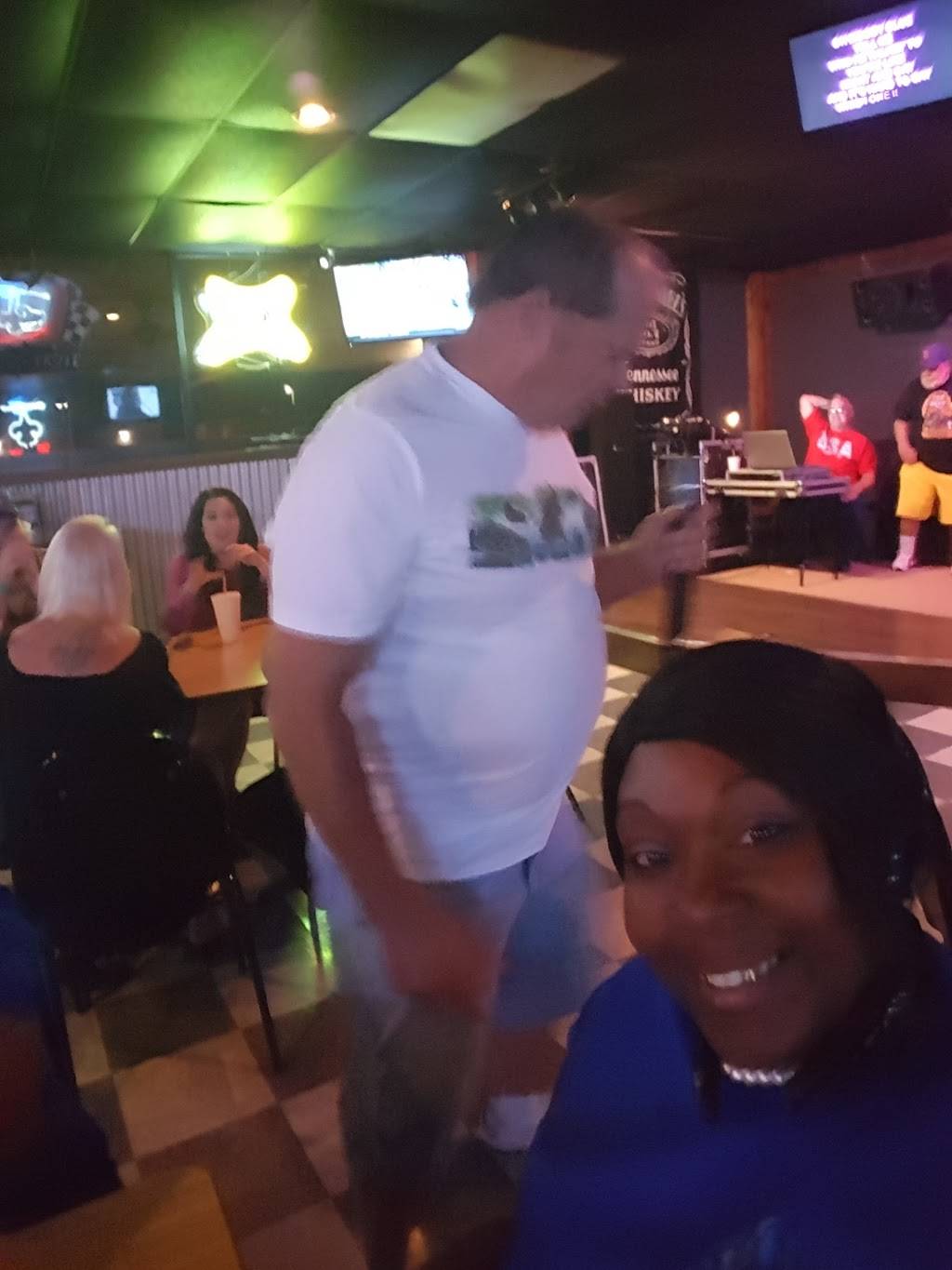 Sidelines Grill | restaurant | 20116 Plank Rd, Zachary, LA 70791, USA | 2256543354 OR +1 225-654-3354