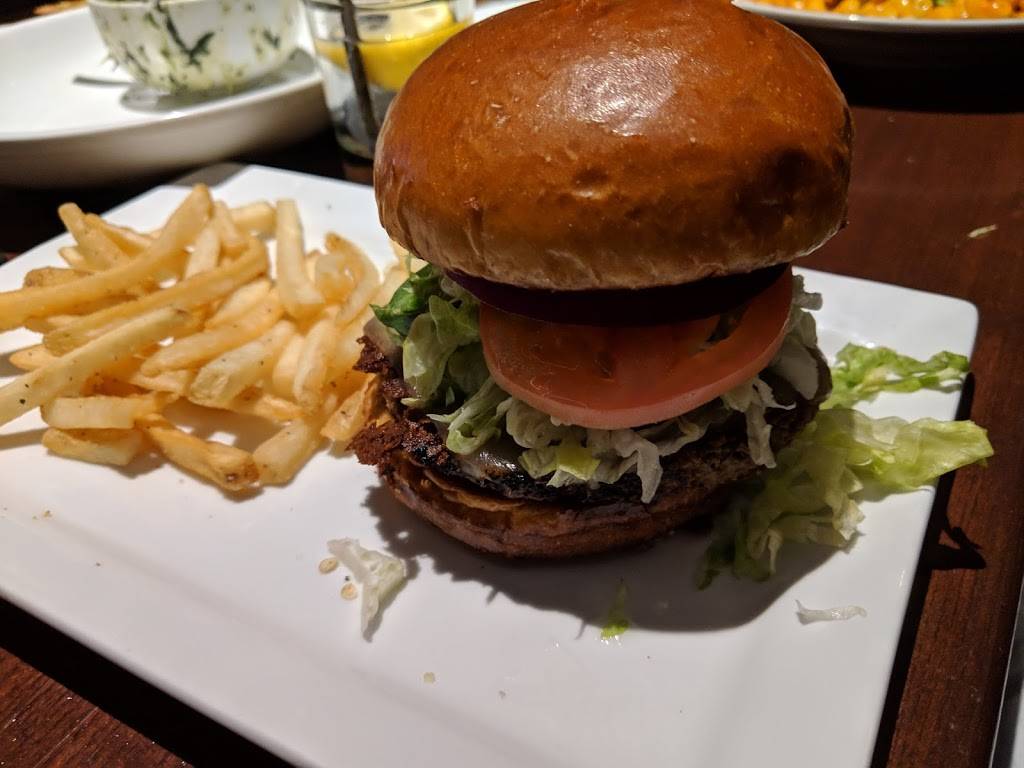 Bar Louie | night club | 675 U.S. Highway 1S Ste. 8, Iselin, NJ 08830, USA | 8482140010 OR +1 848-214-0010