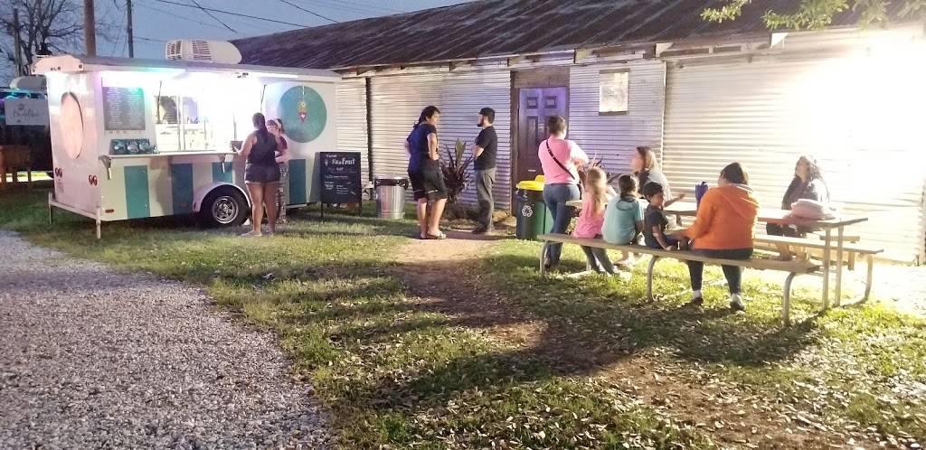 Texas Sno Fruit | restaurant | 359 Willis St Scopel Square, Alvin, TX 77511, USA | 8326607554 OR +1 832-660-7554