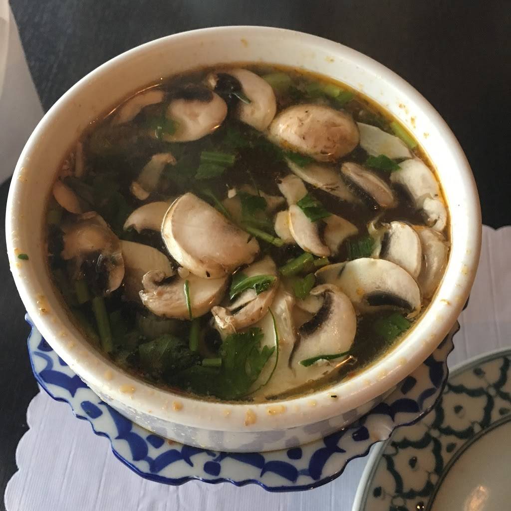 Baan Thai Restaurant | restaurant | 261 Centrepointe Dr, Nepean, ON K2G 6E8, Canada | 6132267604 OR +1 613-226-7604