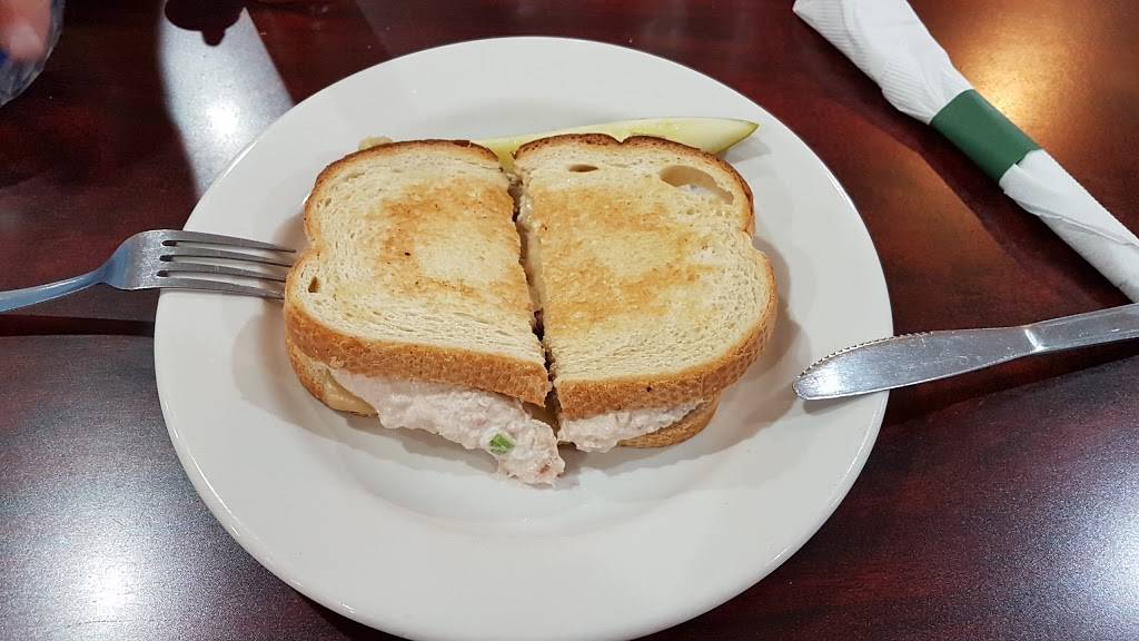 Vees Grill & Coney Island | restaurant | 10500 Chicago Dr, Zeeland, MI 49464, USA | 6167419013 OR +1 616-741-9013