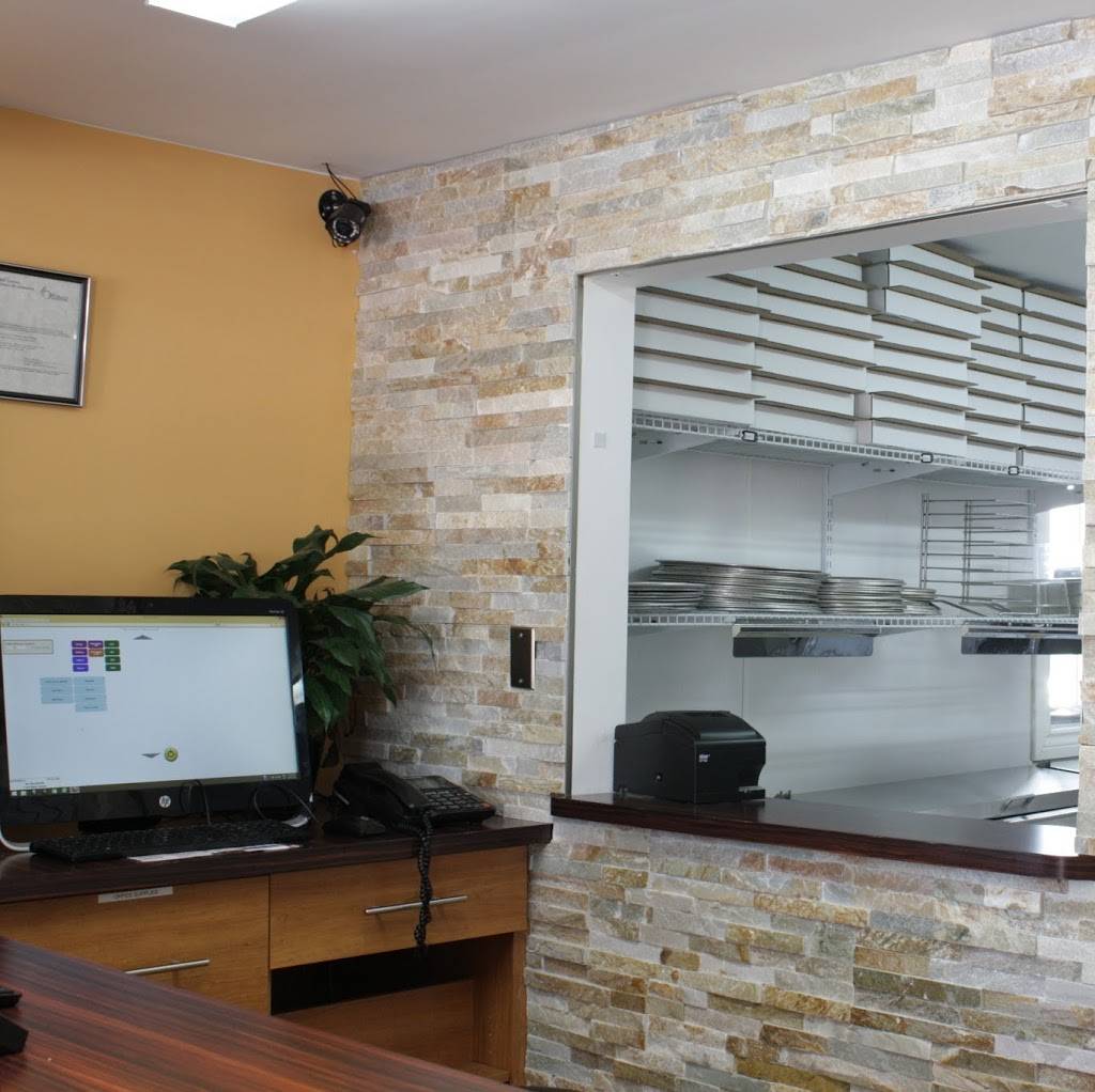 Mr. Mozzarella Pizza and Wings | restaurant | 7184 Bank St, Metcalfe, ON K0A 2P0, Canada | 6138217900 OR +1 613-821-7900