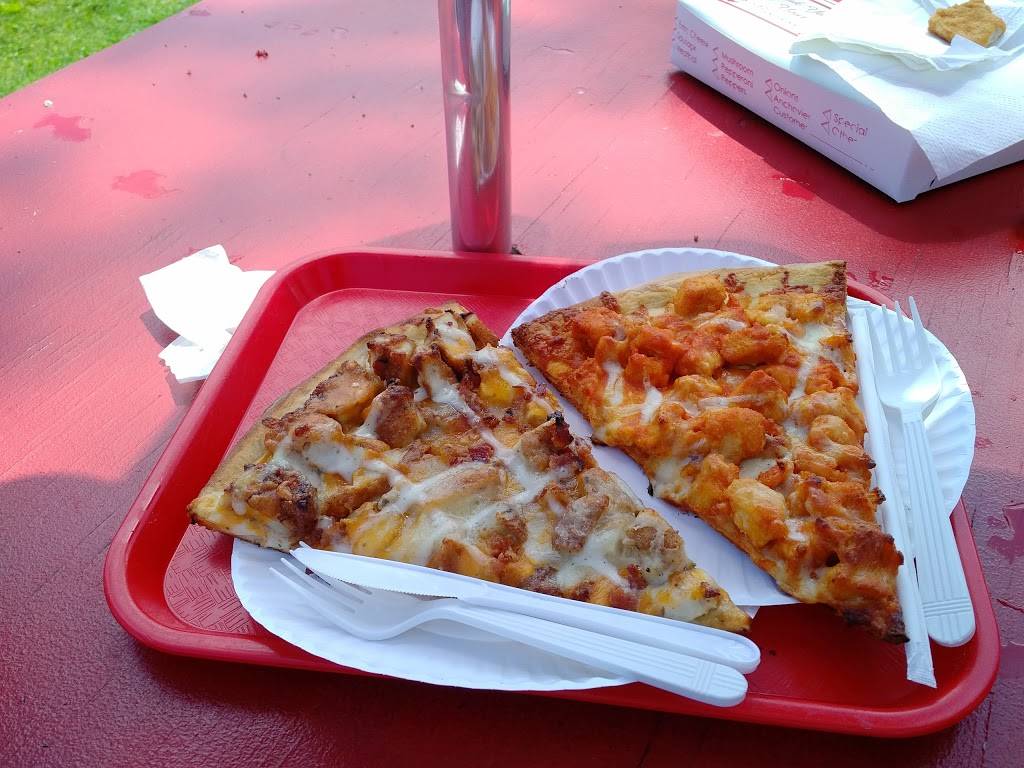 The Roadhouse | restaurant | 1111 W Main St, Riverhead, NY 11901, USA | 6312089888 OR +1 631-208-9888