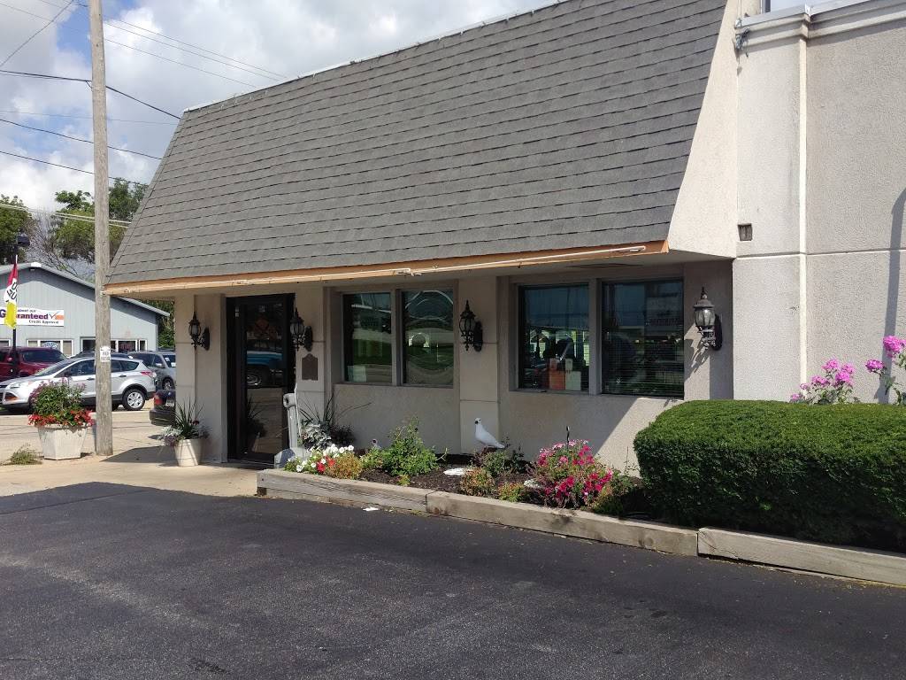 Castlewood Restaurant | restaurant | 2811 Wisconsin St, Sturtevant, WI 53177, USA | 2628869799 OR +1 262-886-9799