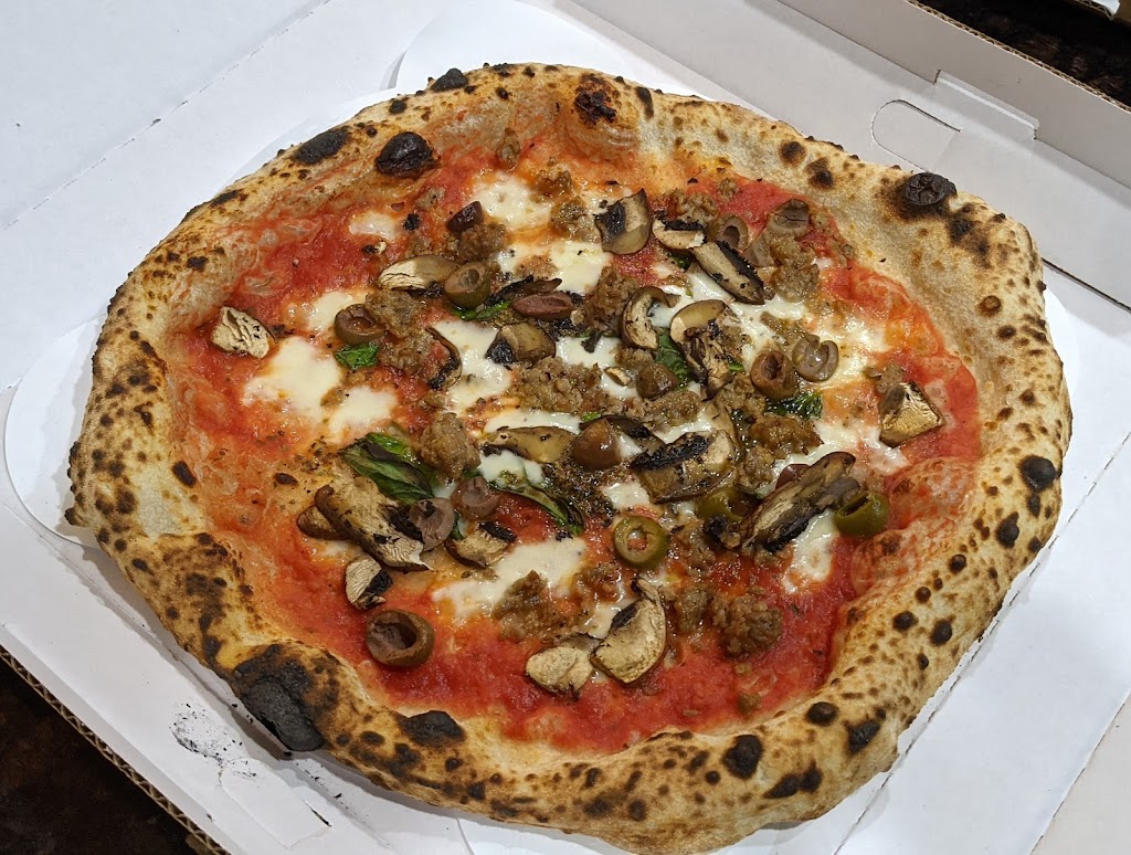 Munno Pizzeria & Bistro | restaurant | 4656 N Clark St, Chicago, IL 60640, USA | 7739427575 OR +1 773-942-7575