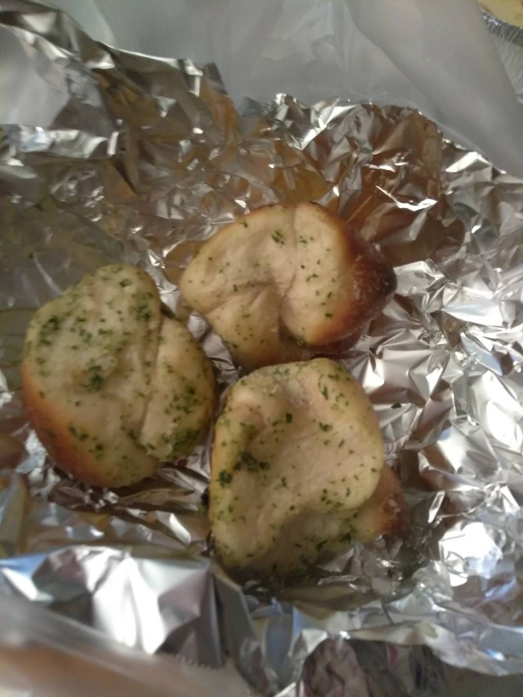 Daros Pizza & Chicken | restaurant | 4425 Kissena Blvd, Flushing, NY 11355, USA | 7184455572 OR +1 718-445-5572