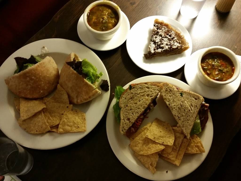 Red Herring Vegetarian Restaurant | restaurant | 1209 W Oregon St, Urbana, IL 61801, USA | 2173672340 OR +1 217-367-2340