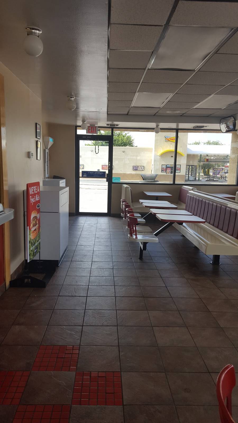 Blakes Lotaburger | restaurant | 1395 Bosque Farms Blvd, Bosque Farms, NM 87068, USA | 5058691001 OR +1 505-869-1001