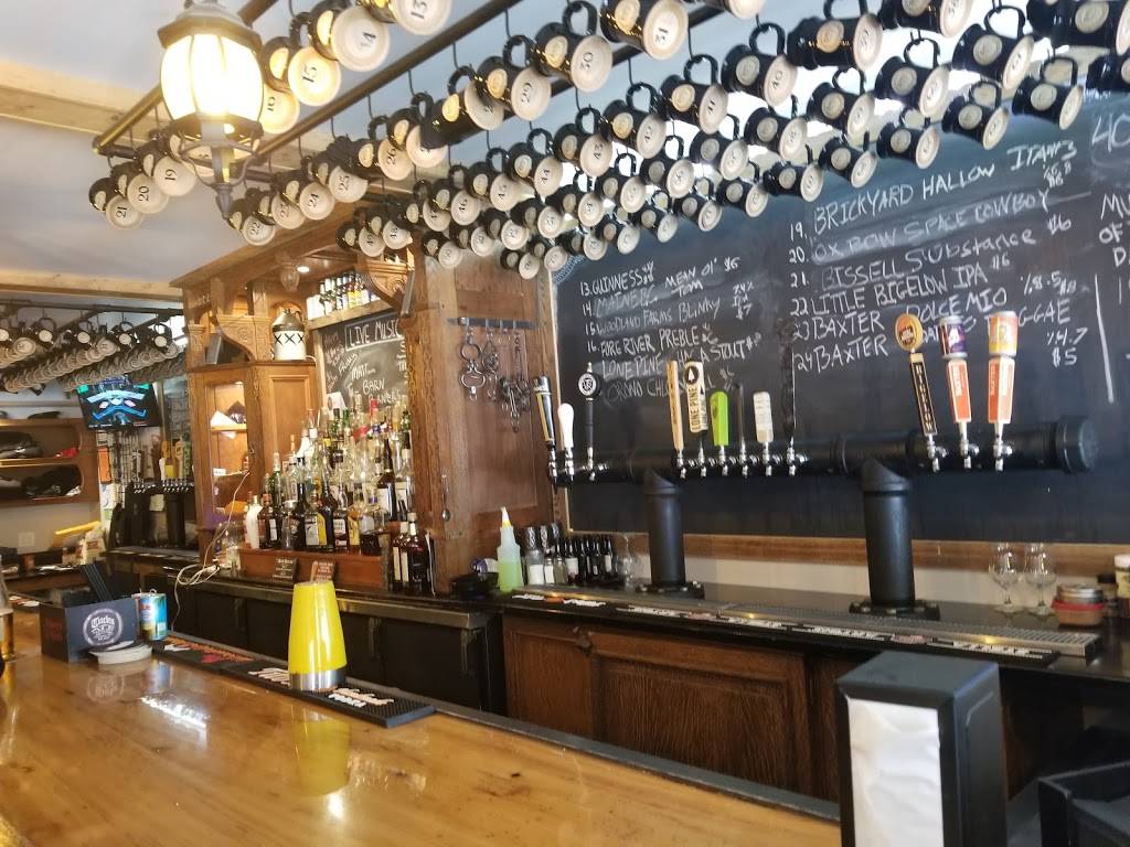 Tucks Ale House | restaurant | 160 Main St, Farmington, ME 04938, USA | 2078602666 OR +1 207-860-2666