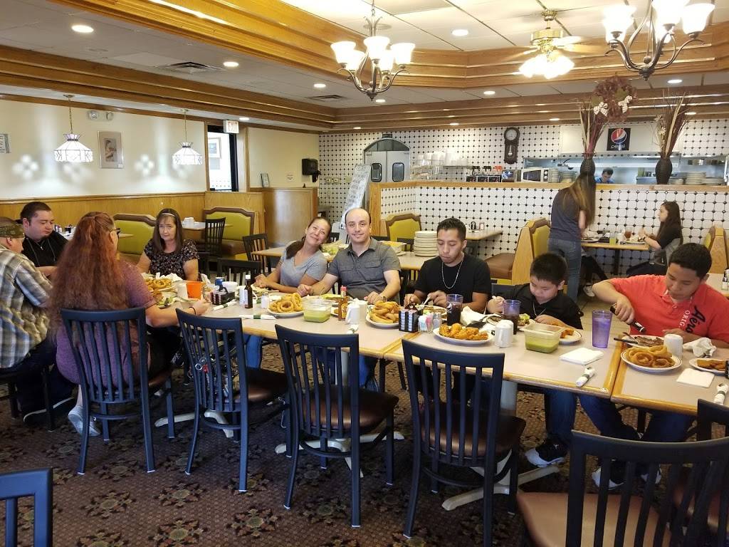 Maple Leaf Restaurant | restaurant | 111 S Center St, Geneseo, IL 61254, USA | 3099446789 OR +1 309-944-6789