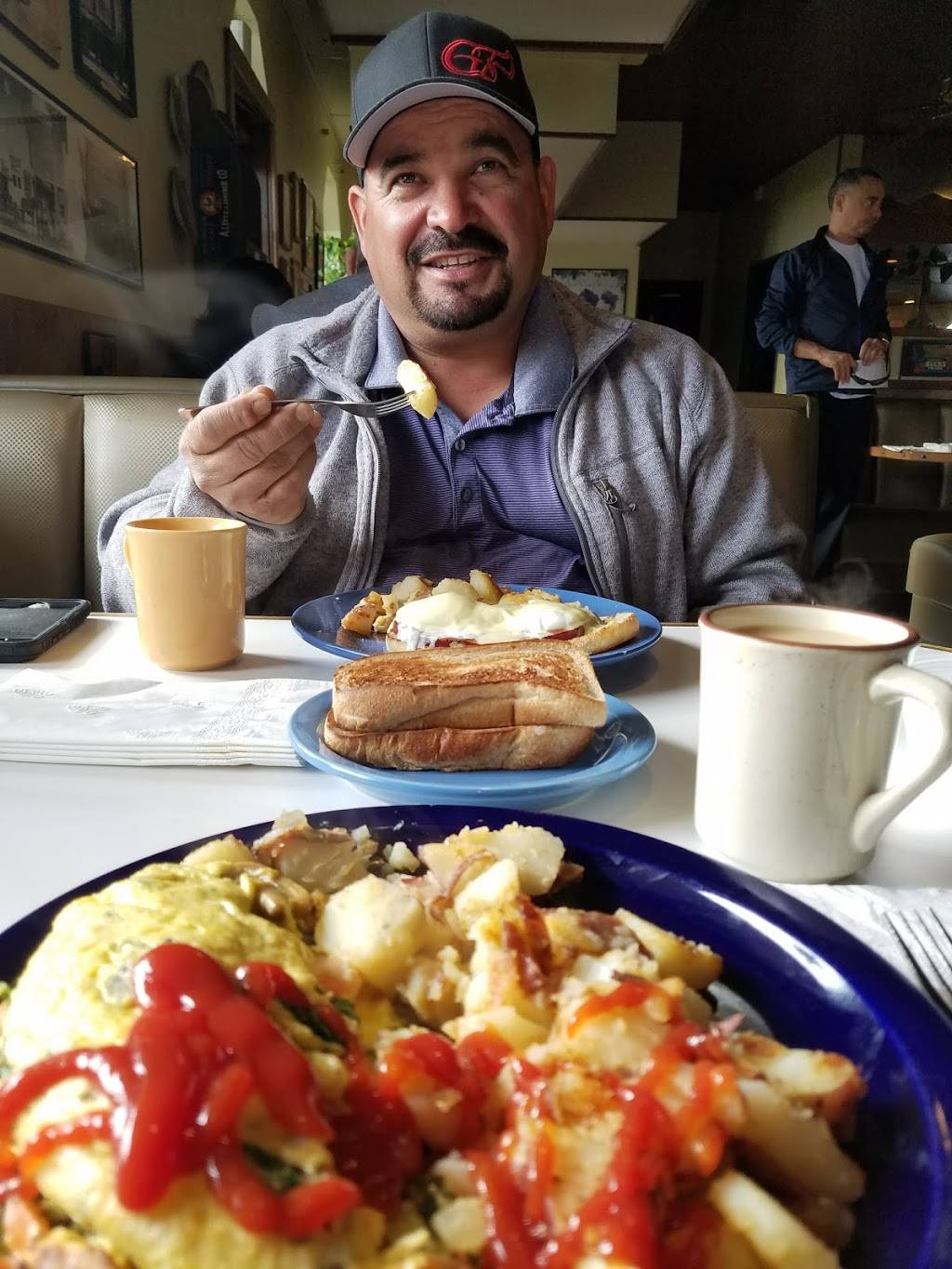 Velvet Grill & Creamery | restaurant | 1421 S Ham Ln, Lodi, CA 95242, USA | 2093698231 OR +1 209-369-8231