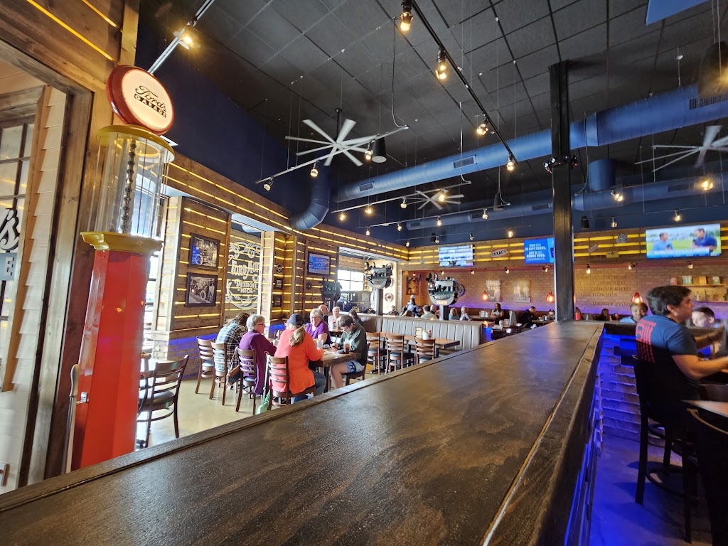 Fords Garage Novi | restaurant | 44175 W 12 Mile Rd f139, Novi, MI 48377, USA | 2482743673 OR +1 248-274-3673
