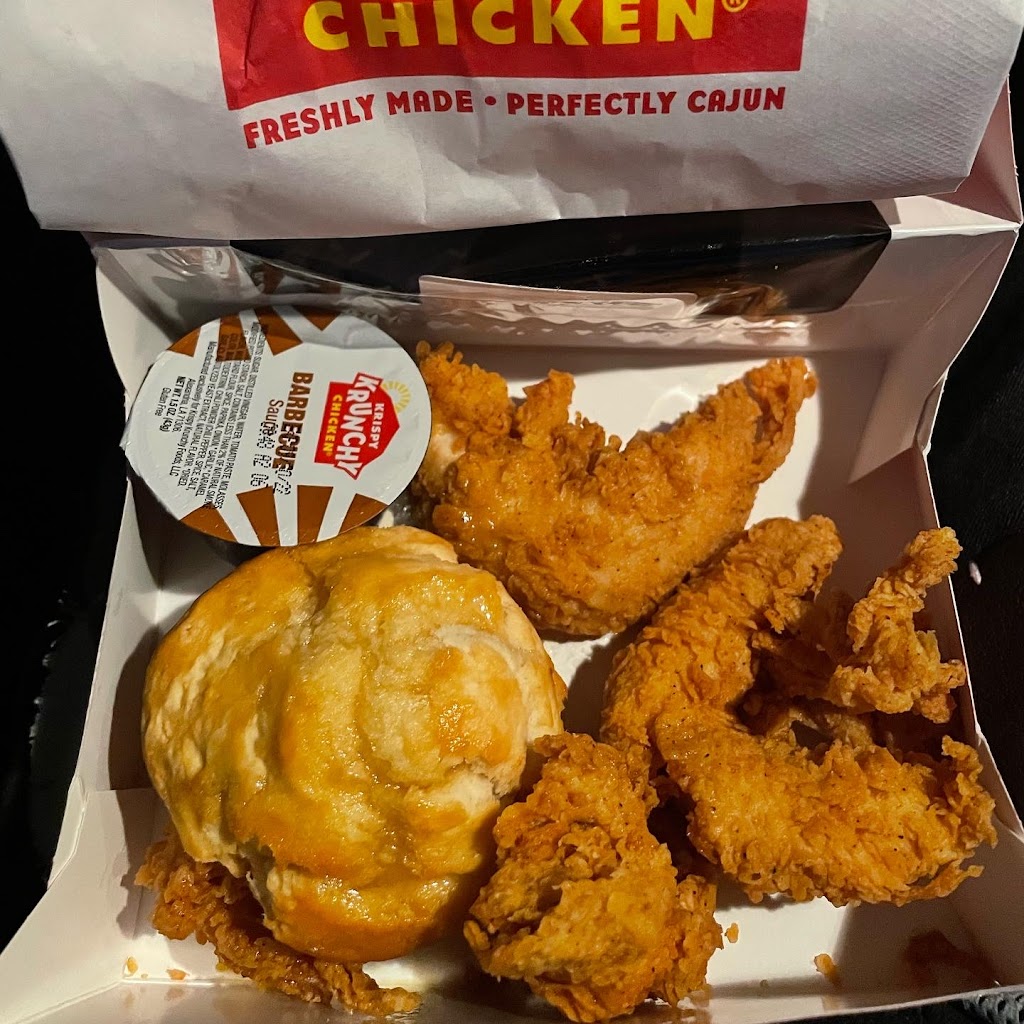 Krispy Krunchy Chicken @ Caraf Market 6151 | meal takeaway | 6151 NW 32nd Ave, Miami, FL 33142, USA | 7869015559 OR +1 786-901-5559