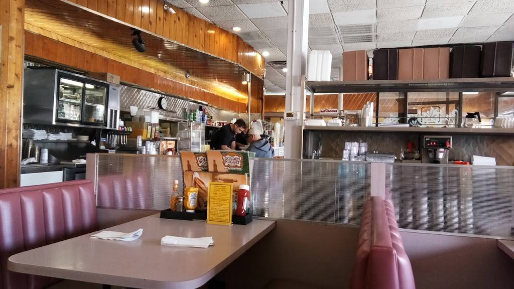 Golden Nugget Pancake House | bakery | 4229 W Irving Park Rd, Chicago, IL 60641, USA | 7737777107 OR +1 773-777-7107