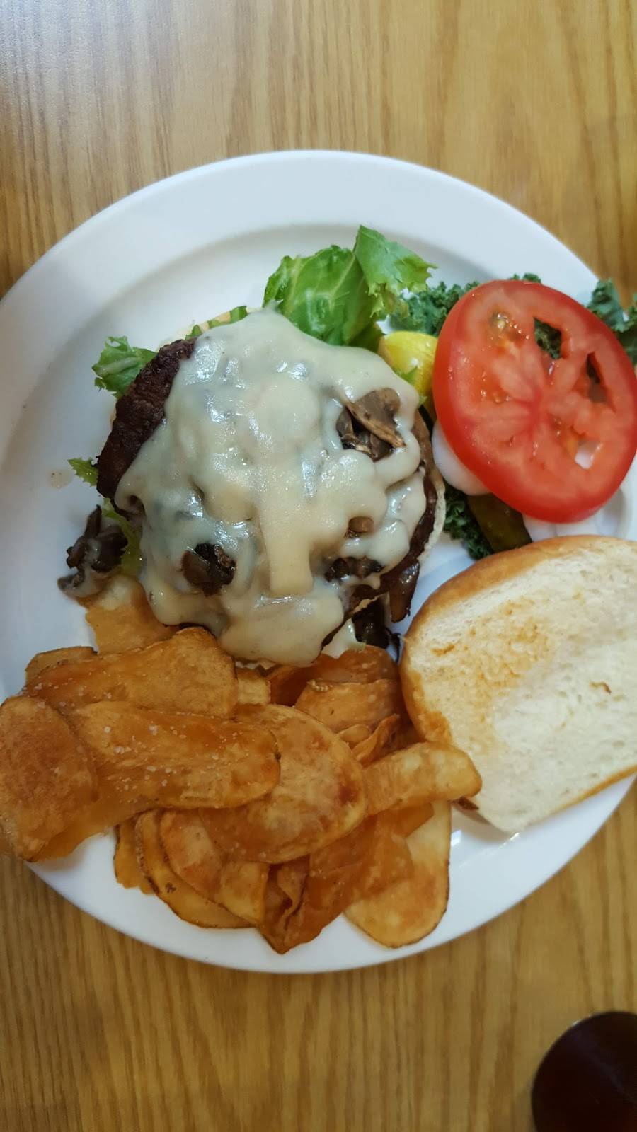 Harrys Cafe & Place | cafe | 808 W Main St, Lake Geneva, WI 53147, USA | 2622483494 OR +1 262-248-3494