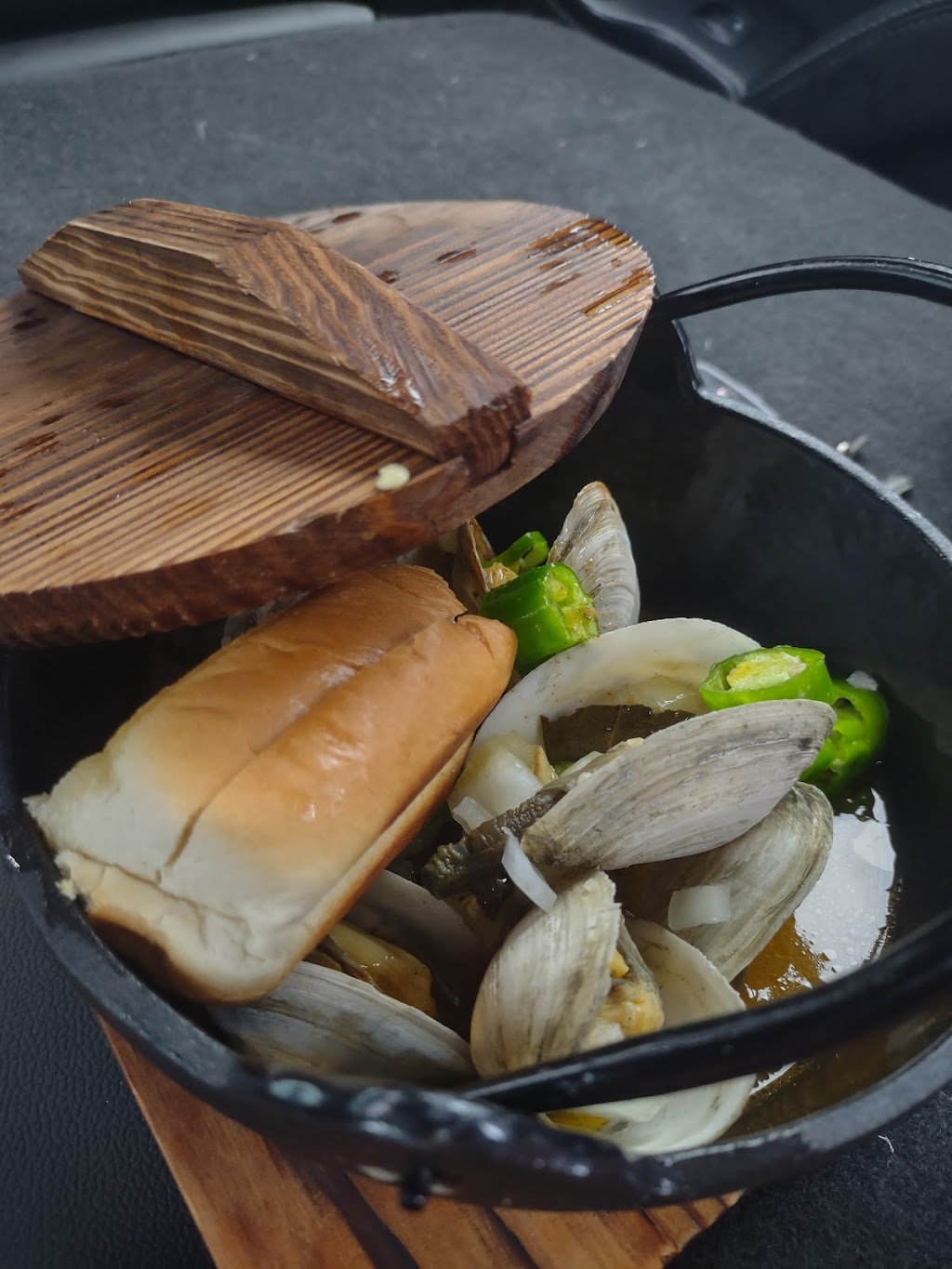 Clam Bar Portland | restaurant | 199 W Commercial St, Portland, ME 04102, USA | 2072663825 OR +1 207-266-3825