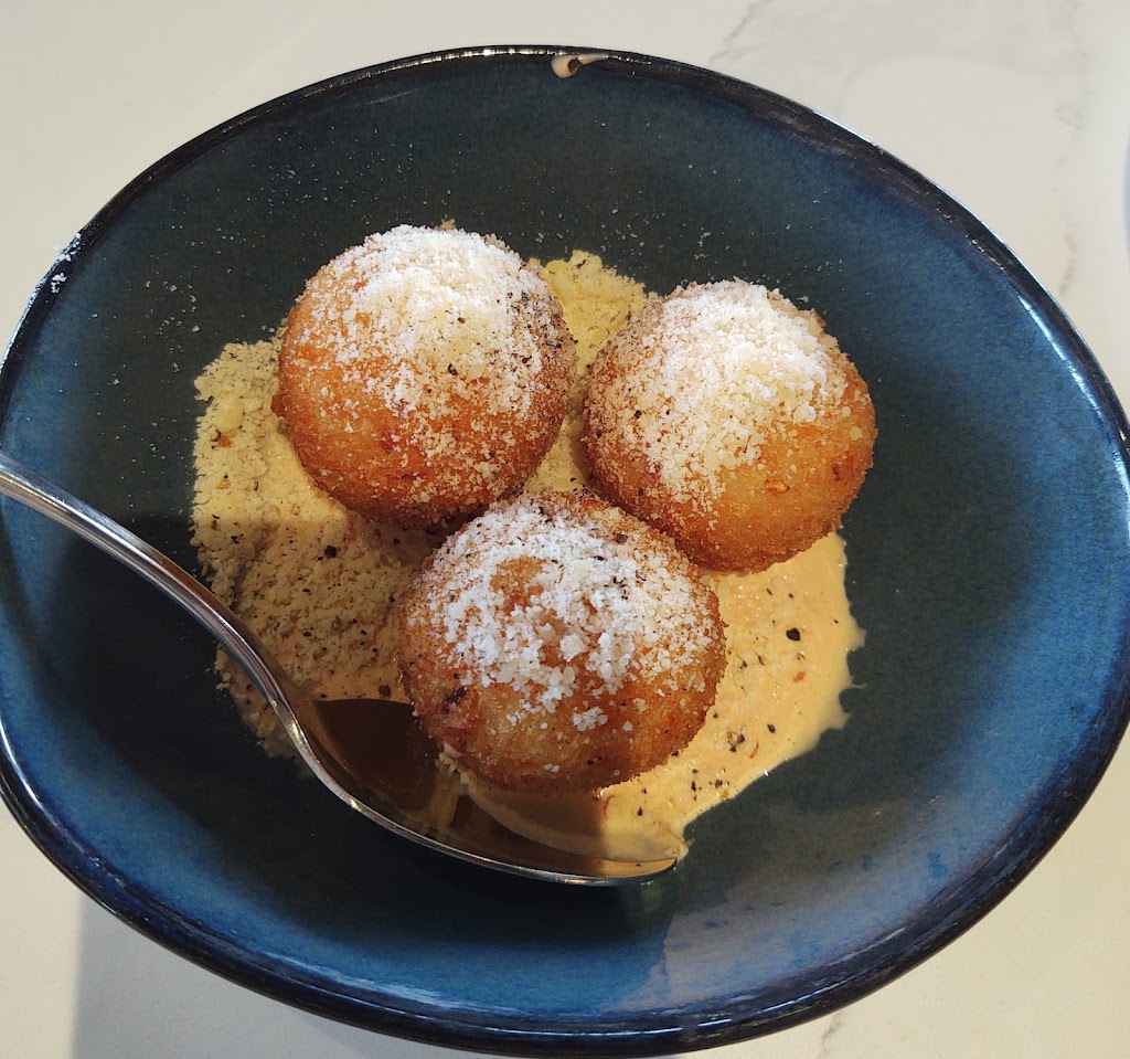 Georges Bistro & Bar | restaurant | 2715 Bissonnet St Suite 100, Houston, TX 77005, USA | 8322037329 OR +1 832-203-7329