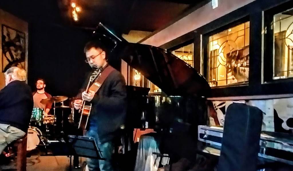 Dégagé Jazz Café | restaurant | 301 River Rd, Maumee, OH 43537, USA | 4197948205 OR +1 419-794-8205